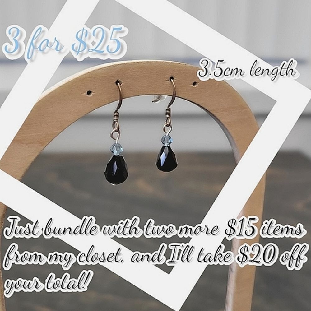 Vtg little faceted blue & black beaded drop earrings
